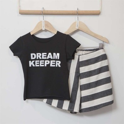 Σετ κοριτσιού μπλουζάκι μαύρο με τύπωμα στο μπροστινό μέρος και σορτς ασπρόμαυρο Two in a Castle 